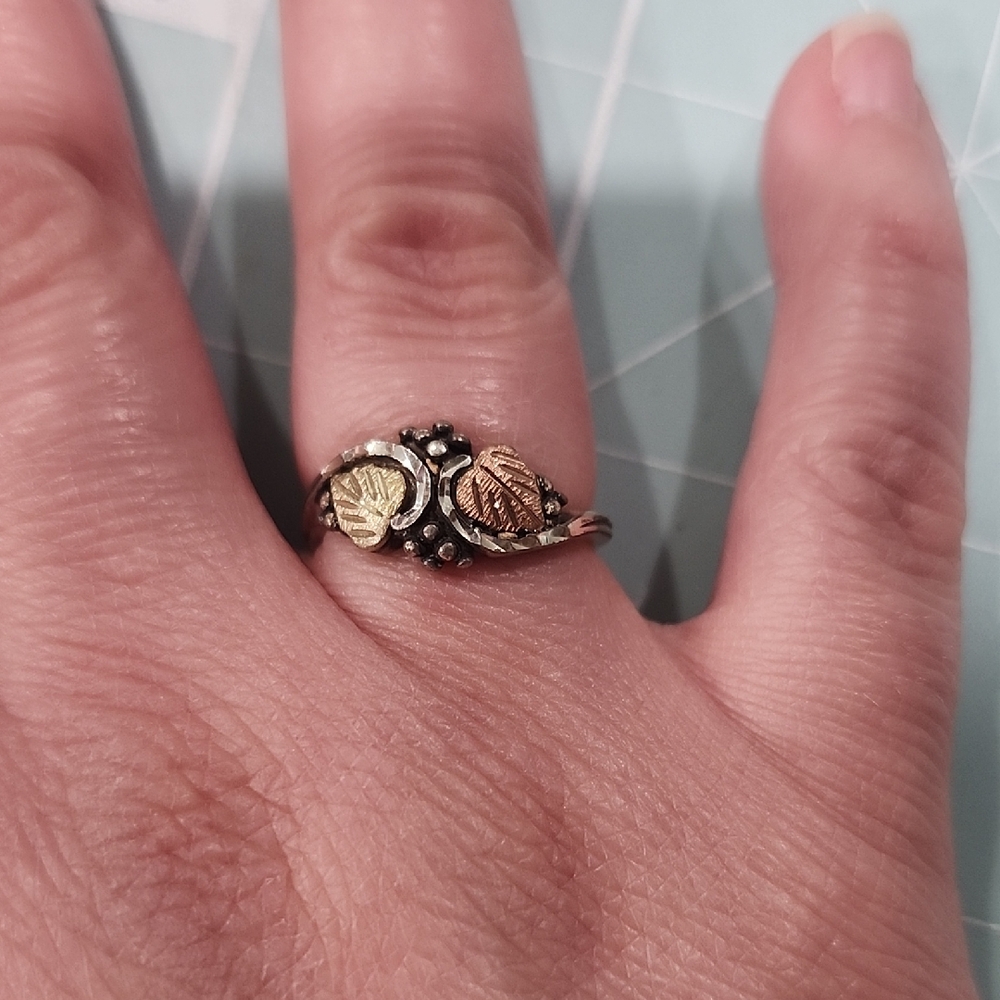 NWT Wheeler 12k Black Hills Gold And Sterling Ring. Leaves Swirl New Old Stock 6 - Picture 2 of 5
